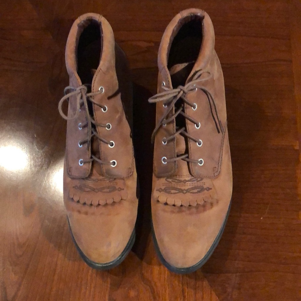Ariat